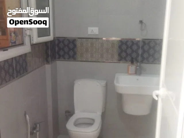 حوش علي دورين في ارض ازواوه قريب من الطريق