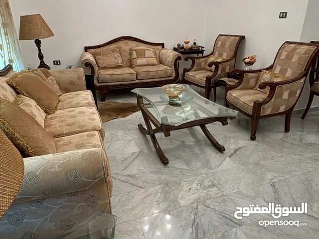 للبيع طقم كنب فاخر + سفرة أنيقة + ديلسوار مميز + غرفة نوم متكاملة