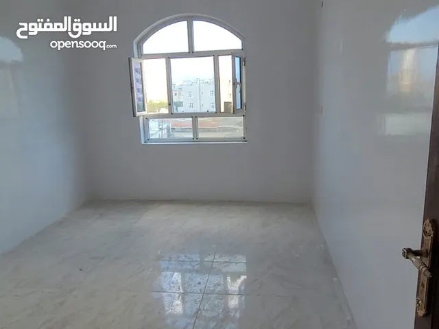 195 m2 3 Bedrooms Apartments for Rent in Sana'a Bayt Baws