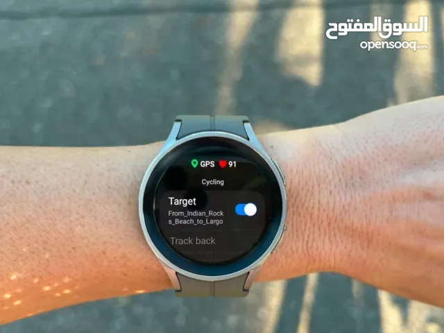 Watch 5 pro لون تيتانيوم مميز بحالة ممتازة مع الاغراض تواصل واتس اب فقط
