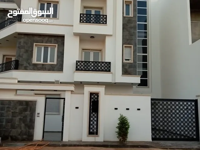 180 m2 4 Bedrooms Townhouse for Sale in Tripoli Souq Al-Juma'a