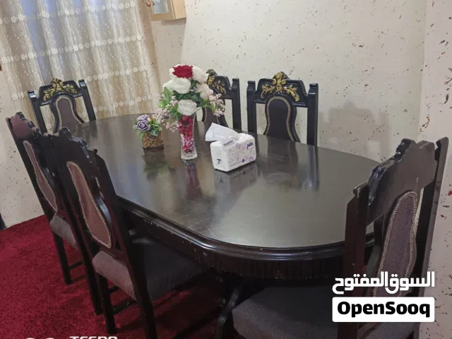طاوله سفره مع 6 كراسي بحاله ممتازه
