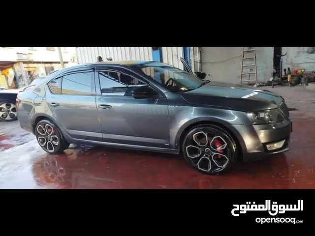 سكودا اوكتافيا 2014 مجلسة جنحان خلفية وعاملة قشرة سقف .و ع الفحص كلو