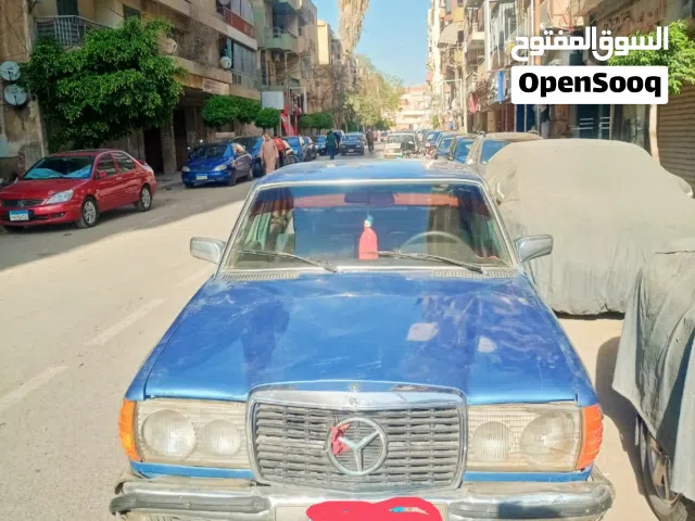 1979 مرسيدس بنز الفئة-E E 200