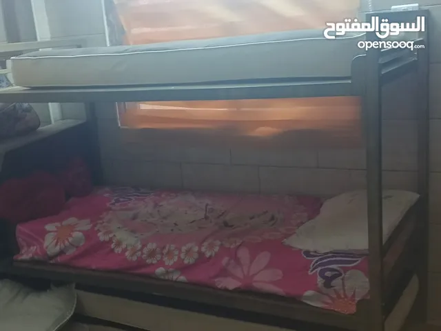 تخت طابقين ثقيل للبيع ب 50د