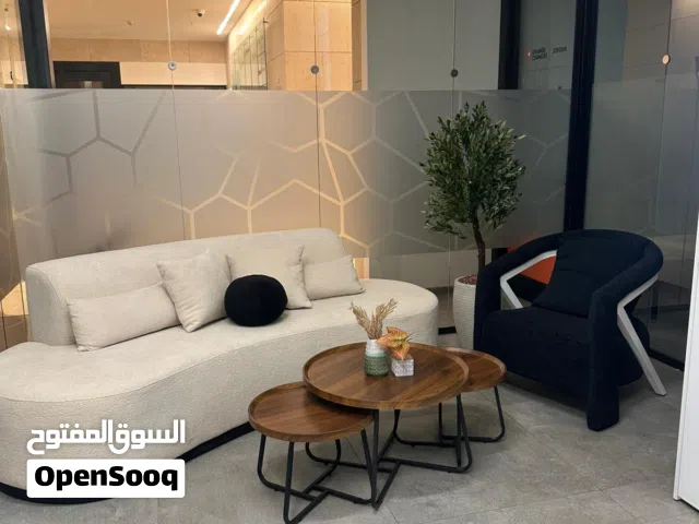 كنبة مودرن فاخرة من بحالة ممتاز