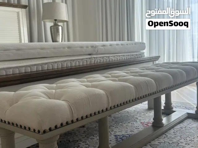 Elegant End-of-Bed Storage Bench – beige Fabric – Excellent Condition