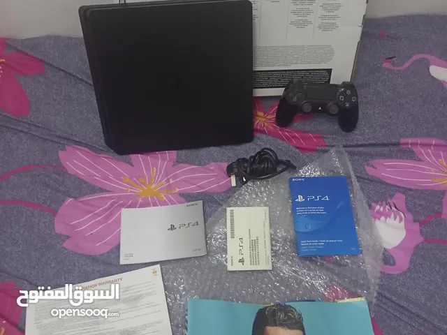 PlayStation 4 slim with box and original  controller and all cablesبلايستيشن 4سليم   بالكرتون بحالة