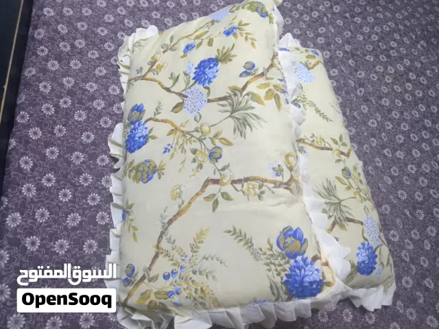 فرشات بيبي عدد 2 وحده كبيره وحده صغيره ومخدات للنوم عدد 6 جديده للبيع