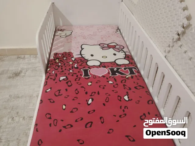تخت اطفال بحاله ممتازه للبيع بسعر مغري
