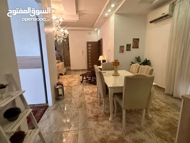 شقة ارضية للبيع ماشاء الله حجم كبيرة في مدينة طرابلس منطقة السراج شارع متفرع من شارع البغدادي