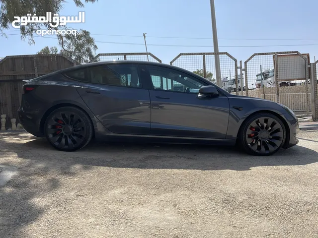 Tesla 3 Performance اعلى صنف ممشى قليل بحال الوكالة