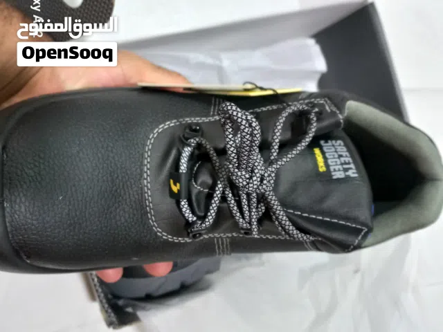 46 Casual Shoes in Muscat