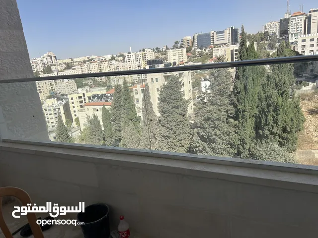 شقه فارغة للايجار لم تسكن من قبل وسط رام الله قرب الكليه الاهليه وشارع ركب