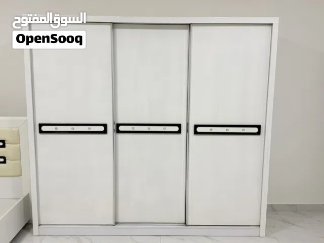 غرفة نوم للبيع كرفاية وتسريحة وكبت