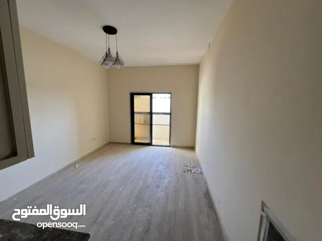 استديو اول ساكن في الجرف 3 عجمان مع بلكونه First occupied studio apartment in Al Jurf 3,with balco