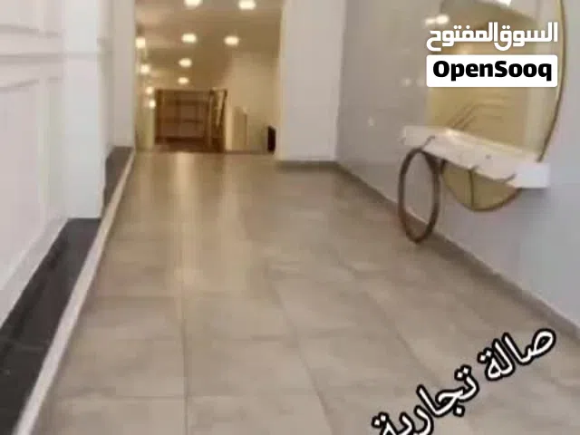 محل تجاري على رئيسي ماركات السياحية