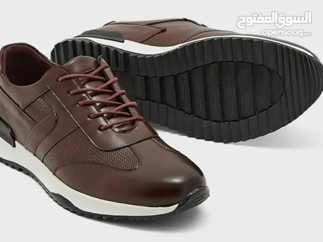 42.5 Sport Shoes in Al Jahra
