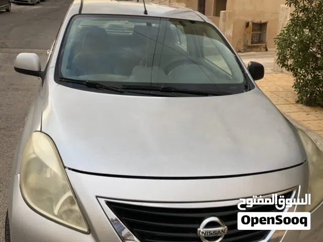 2012 نيسان صني Standard