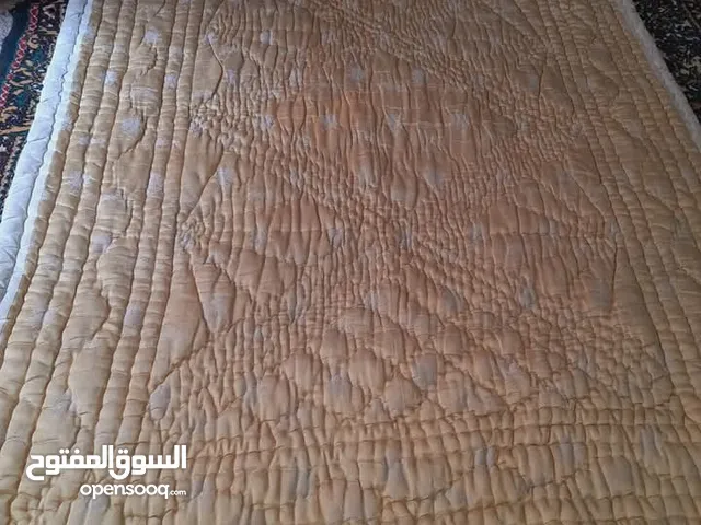 لحاف مصنوع من صوف الغنم فاخر بحاله ممتازه. ما شالله عليه