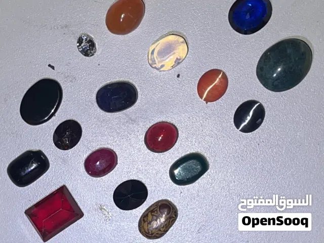 احجار كريمة ذات أوصاف لا توصف في الصور