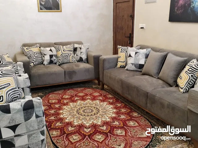 طقم كنب للجلوس او الضيوف