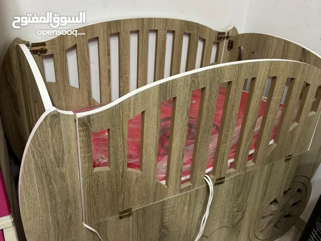 سرير بيبي مستعمل بحاله الوكالة ولا خدش