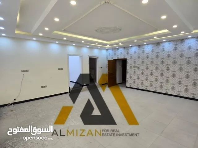 250m2 5 Bedrooms Townhouse for Rent in Basra Juninah