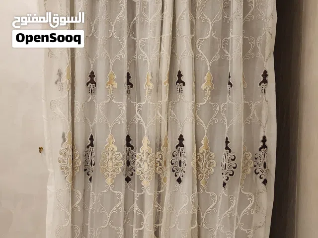 ستارة باب من قطعتين بحاله ممتازه