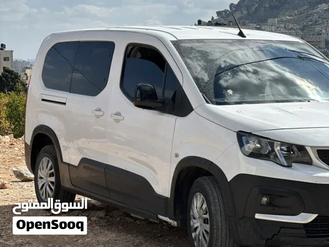 بيجو ريفتر 2022