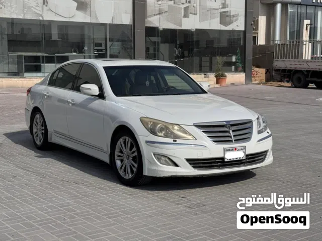 Hyundai Genesis 2013 (White)