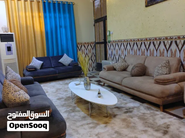 ميز تركي طوله مترتين يضع بلاستقبال لو بالصاله