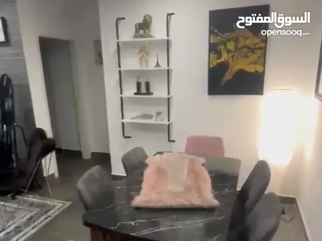 شقة مفروشة للايجار منطقة البوار طابق ارضي بناء جديد فرش مودرن اجار 600$ عمولة وسيط شهر