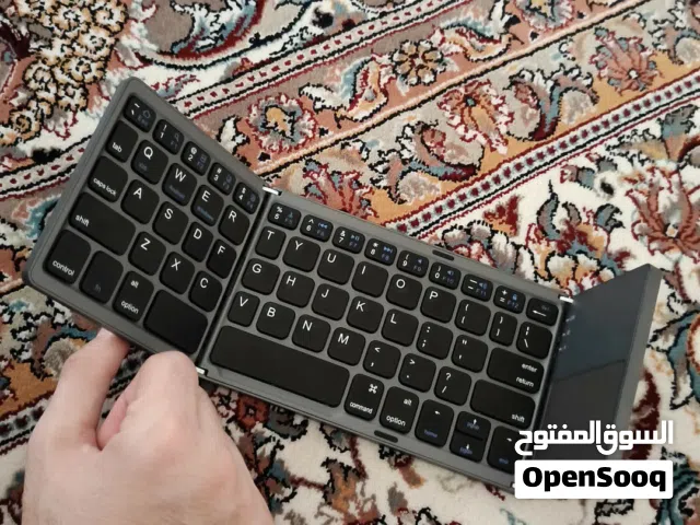 B033 Messenger Bluetooth Foldable Keyboard - 2 months old, like new with charger