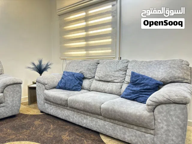 كنب بحاله جيده جداا موديل العصر