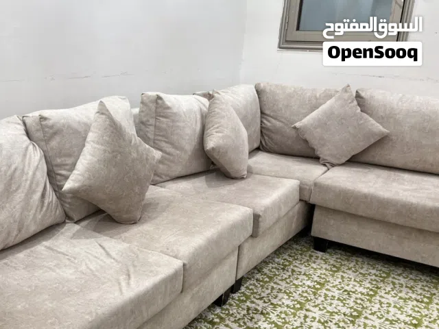للبيع غنفه وسجادة نظيفة