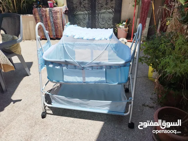 تخت اطفال خشب لاتية تقيل وتخت معظن هزاز تقيل وجديد