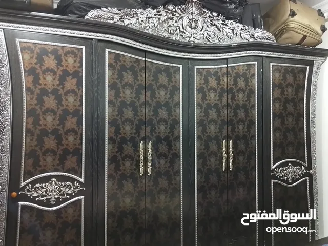 للبيع غرفه نوم كامله بحاله جيده و 4قطع استعمال نظيف