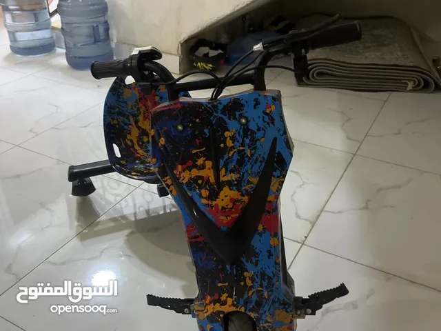 استوكر درفت حجم كبير 36 فولت يدعم البلوتوث يشمل خوذة وحماية اليدين والرك