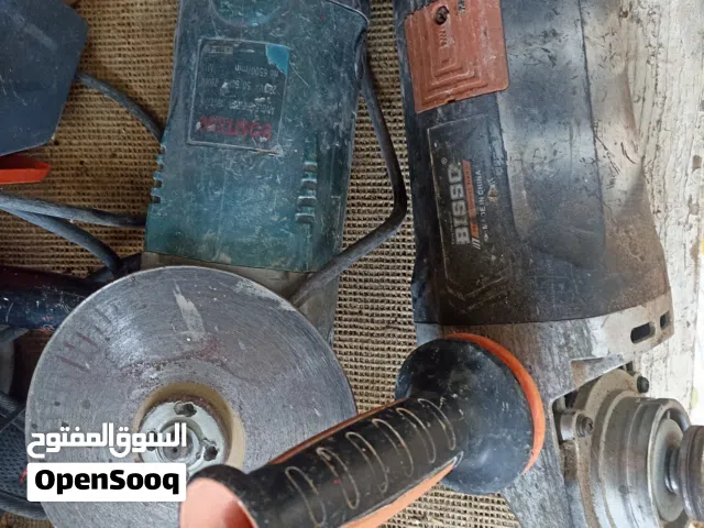 زوز صواريخ واحد من شركة Bisso والثاني من شركة Bositeng