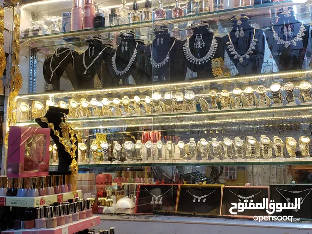 محل مع بضاعه اكسسوارات وعطور وادوات تجميل سعوان سوق المدينه