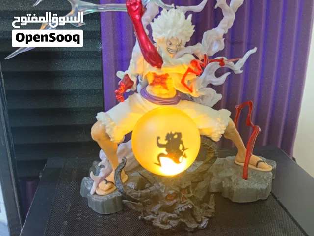 مجسم لوفي متكون من قطعتين شخصية لوفي و قطعة كايدو ضوئية ارتفاع المجسم 23 سم تقريبا السعر 30 الف مع ا