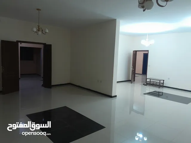 300 m2 More than 6 bedrooms Villa for Rent in Benghazi Tabalino