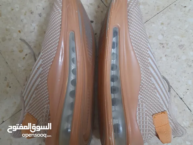 بوض نضيف نوعية ممتازه مريح جدآ نمره r3