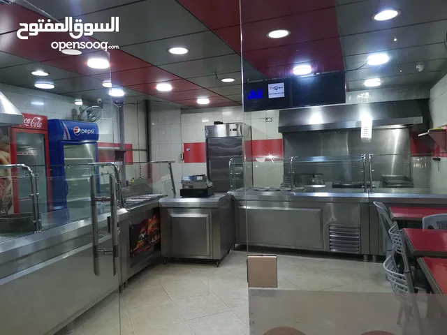 مطعم للبيع او الضمان في عمان المدينة الرياضية شارع المعارض من المالك مباشرة