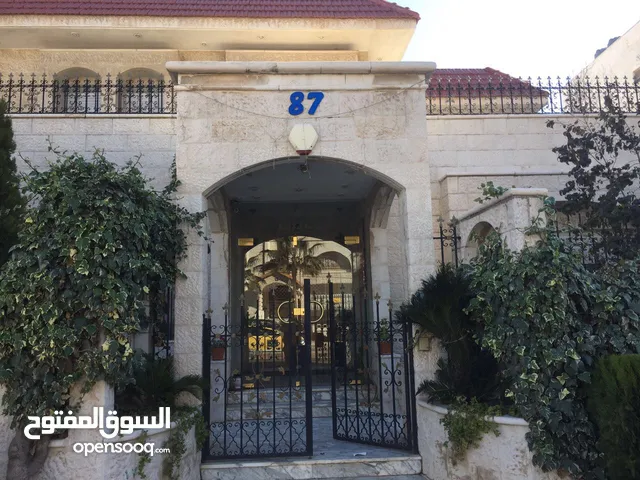 فيلا مستقلة للبيع عمان دير غبار دوار صيدلية جونيا شارع الهاشمين سكن ب 834 متر مربع من المالك مباشرة