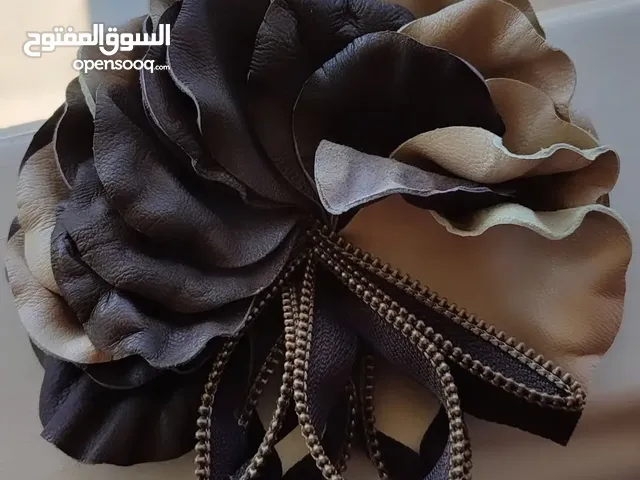 بروش من الجلد الطبيعي