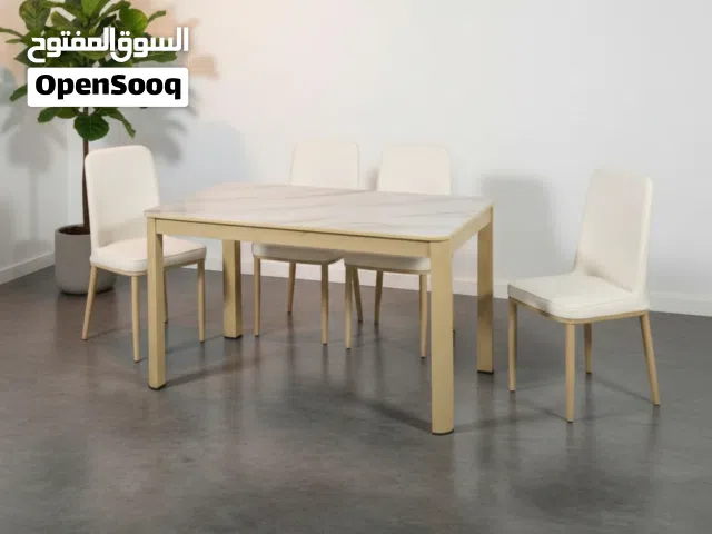 طقم طاولة طعام عصرية باللون البيج مع 4 كراسي