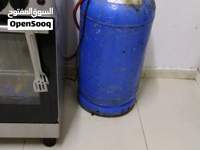 new oven 1 year used only was gas cylinder and dispenser only for 500 Aed