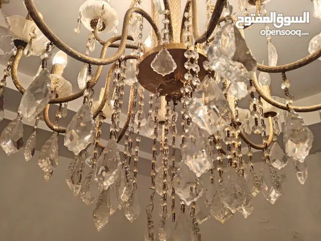 ثريات>مراية>طربيزات>لوحات>تحف وغيرها بحالة ممتازة مفصلة بالاعلان